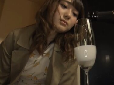 美人妻とシャンパンを飲みながらドロドロSEX→旦那の事なんて1ミリも思っていない奥さまと顔射ハメ撮り
