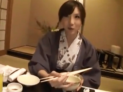 美人妻が不倫旅行で浮気相手からパコ落とす気満々の激ピスされて連続アクメ